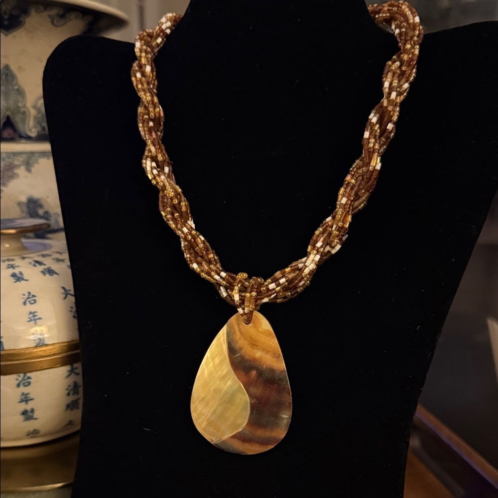 Chic Braided Necklace with Gold and Brown Beads